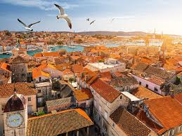 The historic city of trogir is situated on a small island between the croatian mainland and the island of čiovo. Trogir Villa Royal Trogir Kroatien Koniglicher Urlaub In Unseren Appartements