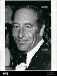 Hoving hi-res stock photography and images