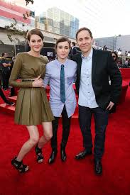 Elliot page (born february 21, 1987) is a canadian actor and producer. Shailene Woodley Elliot Page Shailene Woodley And Elliot Page Photos Zimbio