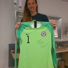 Las anfitrionas de la próxima women world cup estrenaron su nueva piel. Christiane Endler Va En Ayuda De Bomberos De Til Til Donando Su Camiseta Para Recaudar Fondos Meganoticias
