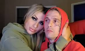 Aaron Carter đính hôn