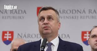 Chaos okolo transakčnej dane: Danko tvrdí jedno, rezort financií druhé! Šéf  SNS najnovšie vytiahol TOTO meno