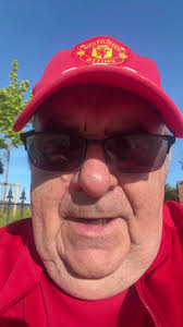 Exploring Half and Half Scarves: A Manchester United Fan's Choice