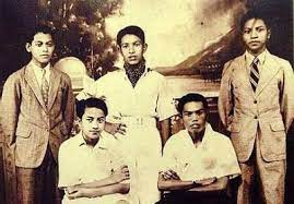 M dan nama penanya che det dilahirkan pada 20 disember selepas pilihan raya, dr mahathir dilantik sebagai menteri pelajaran dalam kabinet tun abdul razak. Sejarah Ringkas Tun Doktor Mahathir Perdana Menteri Malaysia Ke 7 Iluminasi