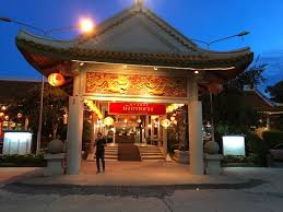 Umumnya sepatu roda dapat diklasifikasikan menjadi dua bagian, yaitu sepatu roda roller (beroda empat seperti pada kendaraan roda empat) dan sepatu roda inline (roda yang berjumlah tiga hingga empat buah dipasang di tengah sepatu roda. Royal Dragon Restaurant Bangkok Ulasan Restoran Tripadvisor