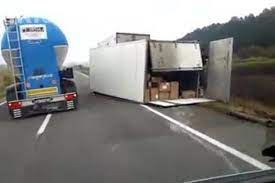 Cluj Blestemele I Au Ajuns Pe Cei De La Fan Courier Un Transport S A FÄƒcut Praf DupÄƒ Huedin Video Stiri De Cluj