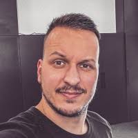 50+ profilů „Daniel“