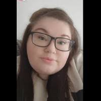 Shelly Dow's Instagram, Twitter & Facebook