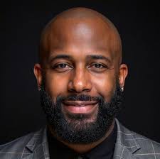 Amazon.com: Leading Through Chaos: Leadership Lessons for Weathering the  Storm and Emerging Stronger: 9798283617671: Cooley, Derrick J: Books