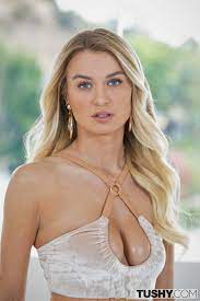 Wallpaper : Natalia Starr, model, women, blue eyes, cleavage 2000x3000 -  vonnegut - 1219013 - HD Wallpapers - WallHere