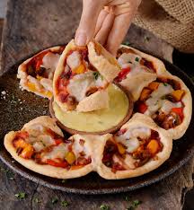 Pizza Ring With Peppers Mushrooms And Vegan Mozzarella Great Party Food Which Will Impress Your Guests The Recipe Is Ve Recipes Food Savory Vegan Meals