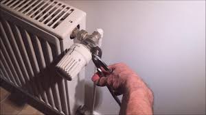 Warm bleiben in einem kälteren haus. Heizkorper Kalt Selbst Reparieren Einfach Und Schnell Youtube