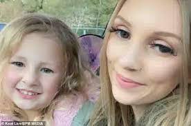 Shannon Fenner's Instagram, Twitter & Facebook