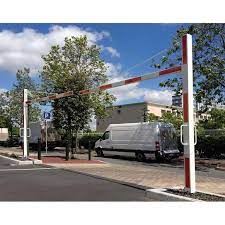 Il est pivotant pour permettre la gestion des places parkings accessibles au public (poids lourds, caravanes…). Portique Pivotant Pour Parking Portique Limiteur De Hauteur Reglable