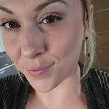 Adele Wakefield's Instagram, Twitter & Facebook