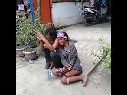 Download now orang gila oranggilaaaaa twitter. Gambar Lucu Orang Gila Pacaran
