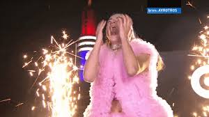 Emma wortelboer (born 26 october 1996) is a dutch television presenter who has worked for bnnvara since 2015.1 she grew up in manderveen and studied at. Emma Wortelboer Gifs Get The Best Gif On Giphy