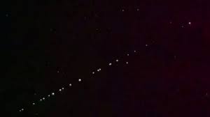 Οι δορυφόροι starlink by elon musk, καθώς διέσχισαν τον ελληνικό ουρανό χθες το βράδυ. 8rakh Doryforoi Ths Spacex Ston Oyrano