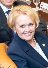 Beverly Powell's Instagram, Twitter & Facebook