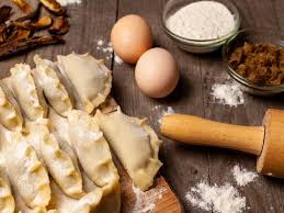 Zobacz, jak zrobić ciasto i farsz na pierogi z kapustą i grzybami. Jak Zrobic Pierogi Z Kapusta I Grzybami Klasyczny Przepis Beszamel Se Pl