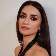 Your best online source about penelope cruz. Behind Penelope Cruz S Oscars 2020 Red Carpet Beauty Look Mmirandalaurenn Penelope Cruz Makeup Red Carpet Makeup Red Carpet Beauty