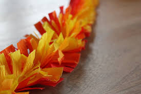 Heute Zeige Ich Euch Wie Ihr Aus Krepppapier Bandern Eine Effektvolle Feuerdekoration F Krepppapier Fasching Basteln Krepppapier Geburtstag Dekoration Basteln