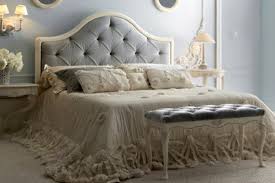 ديكورات غرف نوم مودرن بتصاميم عصرية من Juliettes Interiors ديكورات أرابيا In 2021 Home Decor Chaise Lounge Furniture