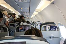 Resumo da notícia nova classe premium economy deve estar disponível em todos os voos a partir de 16 de março segundo a latam, a premium economy deve ser, em média, r$ 120 mais cara que a econômica Flying Latam Economy Class From Medellin To Cartagena The City Lane