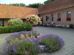 In ons restaurant le saint cochon serveren wij iedere ochtend het ontbijt en 's avonds een speciaal dagelijks wisselend menu waarbij wij proberen onze gasten zoveel mogelijk kennis te laten maken met de lokale producten. Location Chambre D Hotes Ferme De La Noyelle Ref 2650 A Sainghin En Melantois