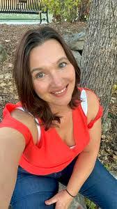 Carrie Clifton's Instagram, Twitter & Facebook