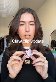 Replying to @Phlavor Phlav 4 month claw clip update! Still obsessed  #clawclip #clawcliphairstyles @Undohairware
