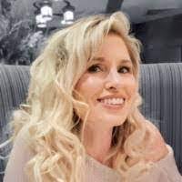 Laura Seele's Instagram, Twitter & Facebook