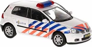 31 mei 2021 196.478 (1 view vandaag) [politie auto achtervolging berm duwen agen crash staande. Bol Com Politie Auto Schaalmodel