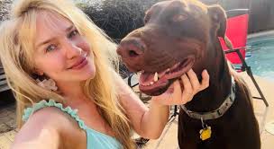 Ashlee! and am CPR/AED certified and experience in years children with  special needs, tutoring, working daycare, and babies!!! being around can  cook, clean, overnight stays! baths, laundry, dishes, and any other chores