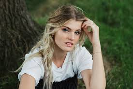 Emma bale was born in belgium on monday, august 2, 1999 (millennials generation). Het Vrijdagparcours Van Emma Bale Ik Luisterde Vroeger Nooit Naar Vrouwen Maar Tegenwoordig Is Er Te Veel Talent De Morgen