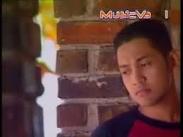 E am f dm melangkah batas rindu dan aku pun memburu. Memburu Rindu Hattan Lirik Youtube