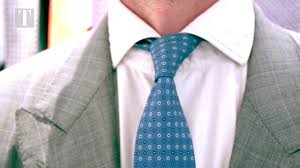The windsor knot works best with medium and light weight fabrics. Gentlemen S Guide The Half Windsor Knot And The Four In Hand Youtube