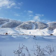 Campo felice, località turistica del comune di rocca di cambio nella provincia dell'aquila, in abruzzo, si trova nel cuore dell'appennino abruzzese nell'incantevole contesto paesaggistico. Dove Sciare A Campo Felice