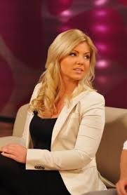 Tolvai reni & lotfi begi 2020. Tolvai Reni Is Megszolalt Kallay Saunders Verekedesi Ugyeben 24 Hu