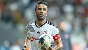Gökhan gönül'ün golü ile galip geldiğimiz çaykur rizespor maçı ve golümüz. Gokhan Gonul Belirsizligi Iste Teklif