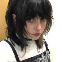 4300+ profilů „Makin“