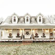 Cozy, functional, and trendy — what more could you want in a home? Farmhouse Christmas Tumblr House With Porch My Dream Home Farmhouse House