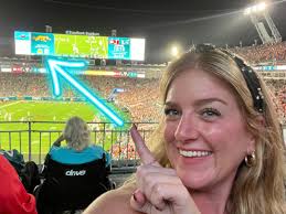 Larry's Giants Battle the Seahawks at EverBank Stadium