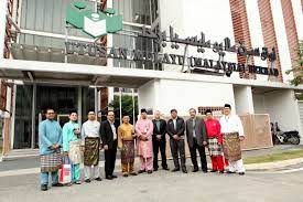 Distinctive for its blue masthead as its logo and trademark, utusan malaysia was first published in jawi in external links. Kunjungan Hormat Pengurusan Usim Ke Utusan Melayu Malaysia Bhd Usim Universiti Sains Islam Malaysia