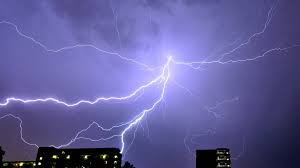 Het is een van de meest indrukwekkende weersverschijnselen. In Beeld Zo Trok Het Onweer Vannacht Over Nederland Nos