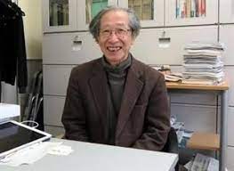 ポストディクションとはプレディクションからの造語である まだ辞書には載っていないが 後付け再構成 と日本語訳されることがある 感覚知覚系の非常に短い時間スケールでの反応から意識レベルの大きい時間スケールにおいてもポストディクションが起きているという