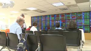 Get full conversations at yahoo finance Msciå­£åº¦èª¿æ•´12æ—¥å…¬å¸ƒæ³•äººä¼°å°è‚¡æ¬Šé‡æé€£10é™ è‚¡å¸‚ èª¿é™ Tvbsæ–°èžç¶²