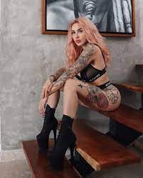 Instagram collaboration: @jadelavoie : rwallstreetbetsgirls