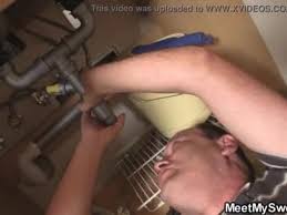 She must've not known i was there, forgot her conditioner or something and thought she tl;dr didn't tell my brother's girlfriend i was crashing at his apartment for 2 weeks, assumed he would. He Finds His Hot Gf With His Dad