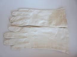 White Kid Leather Gloves Sz 7 By Bonniesvintageattic On Etsy 12 00 Leather Gloves Vintage Outfits Vintage Accessories